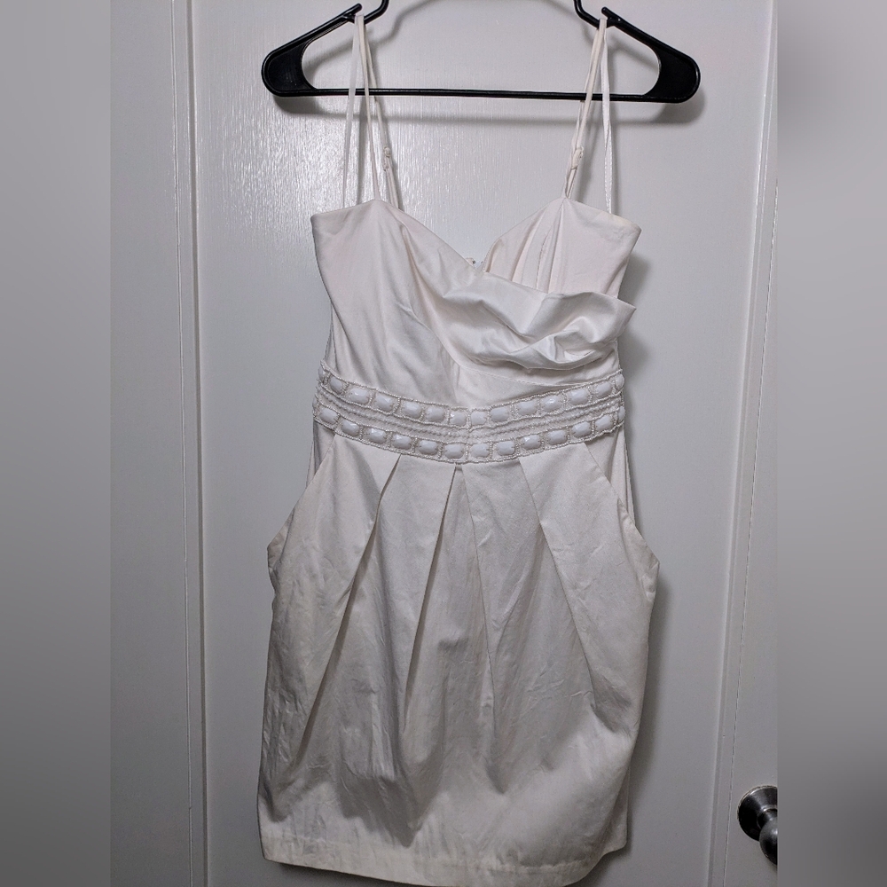 B. Smart White Pleated Sundress Sweetheart Neckline